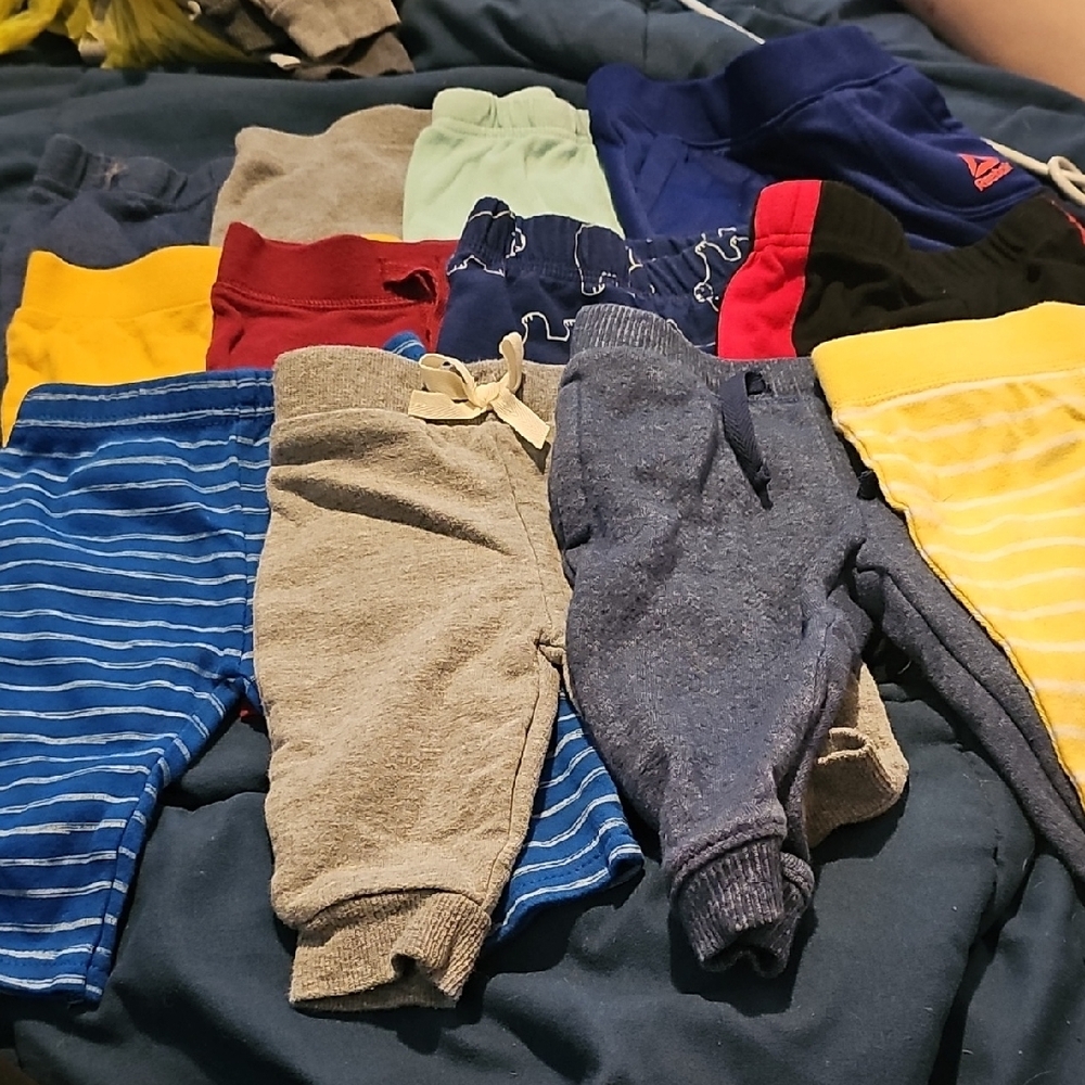 !! Assorted Babys Bottoms Set 0-3months.         3